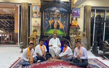 ચારકોપમાં 5 ઉમેદવાર છતાં ભાજપ અને ઠાકરે સેનાના ઉમેદવારની ટક્કર  ચારકોપ વોર્ડ નં. 30માં ચૂંટણીનો રંગ ચઢ્યો