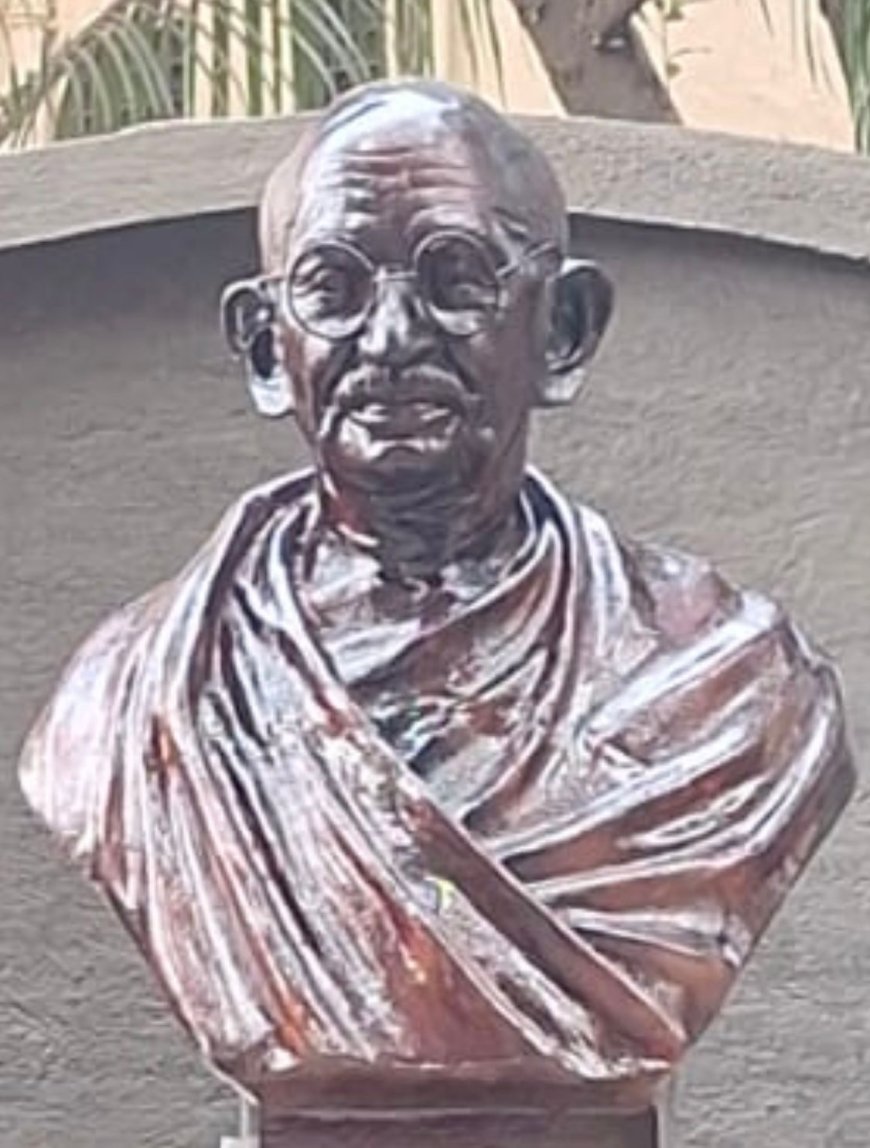 अखेर दहा वर्षांनी होणार महात्मा गांधींच्या अर्धपुतळ्याचे अनावरण नवनिर्वाचित महापौरांच्या हस्ते लोकार्पण माजी विरोधी पक्षनेते आसिफ शेख यांच्या प्रयत्नांना यश