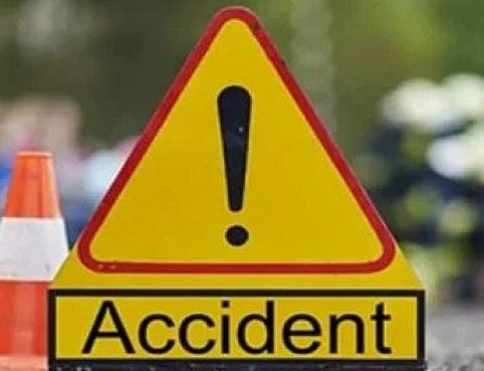 रे रोडजवळ राँग साइडने आलेल्या पोलिसांच्या बोलेरोमुळे भीषण अपघात; कंटेनरखाली चिरडून १३ वर्षीय आयतचा मृत्यू